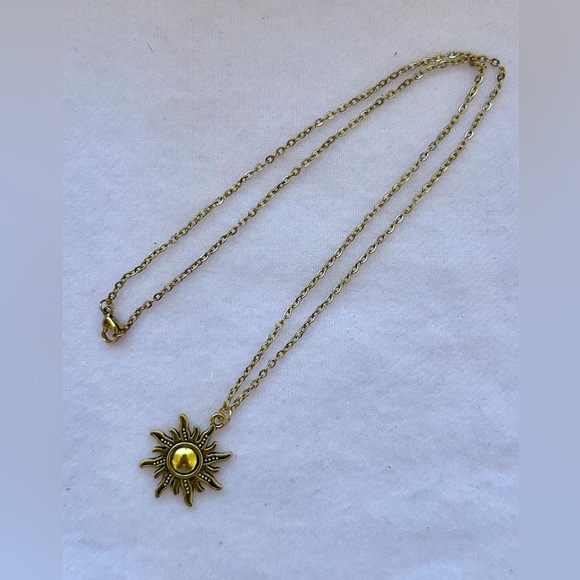 Sun Pendant Necklace and Earrings Set Gold Tone Stainless Steel Chain New - Picture 10 of 12